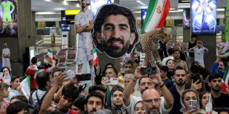 رغم الخروج المبكر، استقبال شعبي لمنتخب إيران بعد العودة من كأس العالم - المدينة برس
