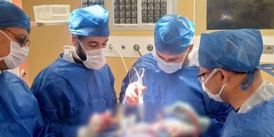 الرعاية الصحية: نجاح أول جراحة دقيقة لاستئصال ورم ضاغط على المخ باستخدام جهاز «كوزا CUSA» - المدينة برس