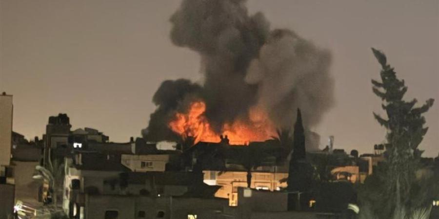 سقوط مصابين في غارة من مسيرة إسرائيلية على مخيم النصيرات وسط غزة - المدينة برس