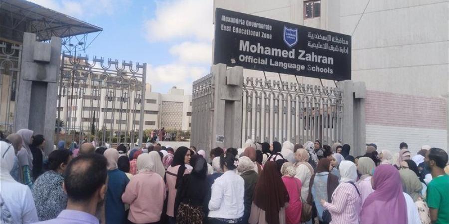 القلق والتوتر يسيطران على طلاب الثانوية العامة بالإسكندرية خلال دخول اللجان (فيديو) - المدينة برس