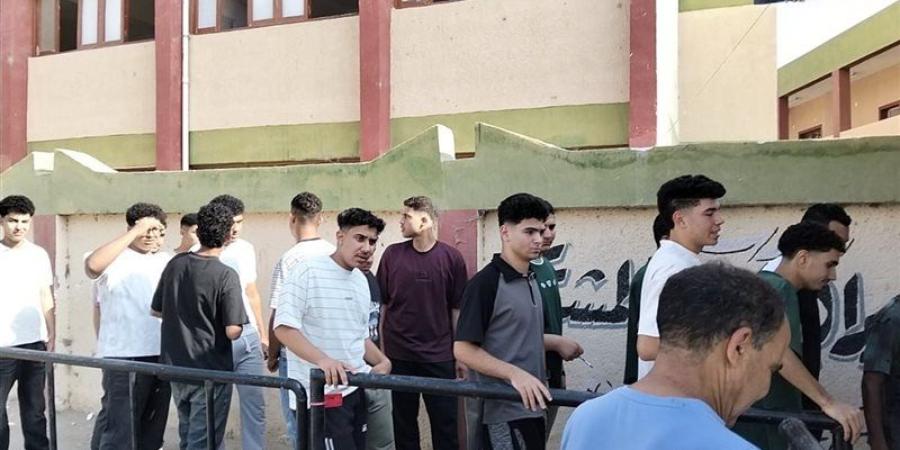 إجراءات تفتيش مشددة لطلاب الثانوية العامة بالإسماعيلية قبل بدء امتحاني الكيمياء والجغرافيا - المدينة برس