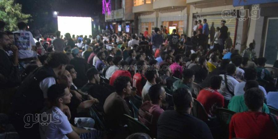 شاهد، شاب يفقد أعصابه بسبب ضياع الفرص أثناء مباراة مصر وأستراليا (فيديو) - المدينة برس
