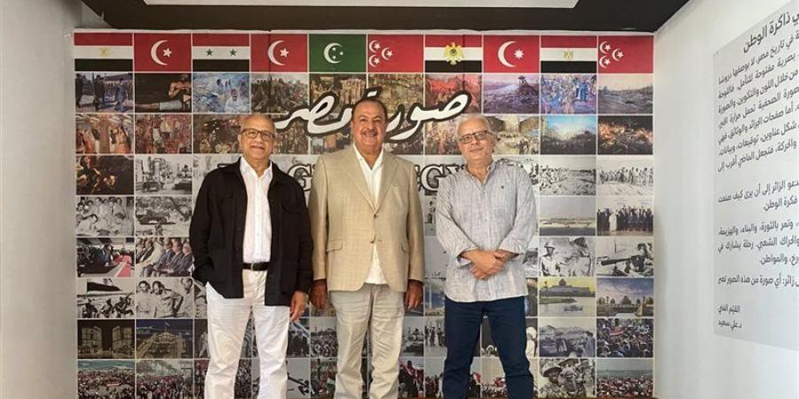 رئيس المجلس الوطني للفنون البحريني يتفقد معرض "صورة مصر" بقصر عائشة فهمي - المدينة برس