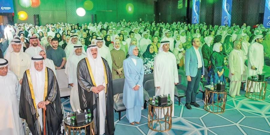 وزير الصحة مهنئاً خريجي كلية الطب: أنتم صناع المستقبل الطبي بالكويت - بوابة المدينة برس