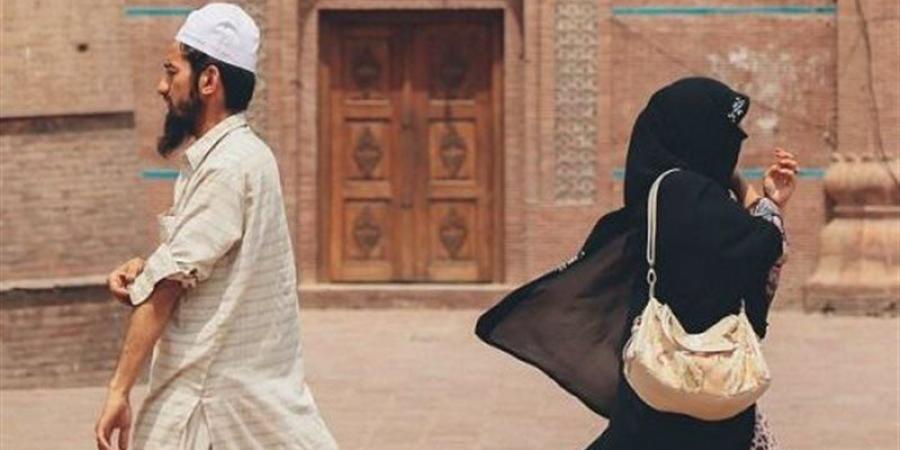 اتباعًا لنهج الصحابيات، تعرف على حكم تلقي النساء العلم من الرجال - المدينة برس