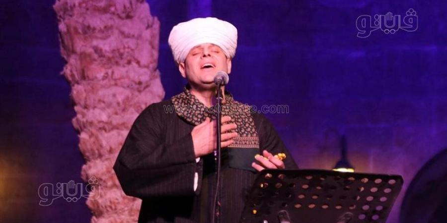 المنشد محمود التهامي ينتهي من تجهيزات حفله في ساقية الصاوي - المدينة برس