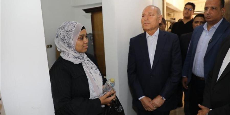 فلوس جمعية العروس، العثور على 100 ألف جنيه بداخل ثلاجة تحت أنقاض عقار منشأة ناصر (فيديو) - المدينة برس