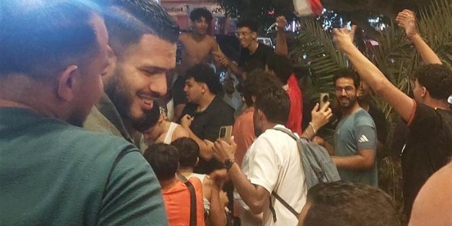 أهالي الإسكندرية يحتفلون بتأهل منتخب مصر لدور الـ 16 في الشوارع (صور) - المدينة برس