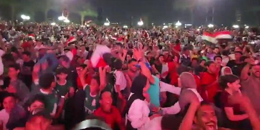 فرحة المصريين بتأهل منتخب مصر إلى دور الـ 16 بمركز شباب الجزيرة (فيديو) - المدينة برس
