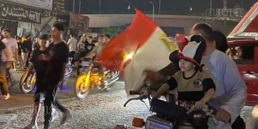 احتفال الجماهير تحتفل شوارع المنوفية بتأهل مصر لدور الـ 32 وتردد: "ميسي راح فين؟" (فيديو) - المدينة برس