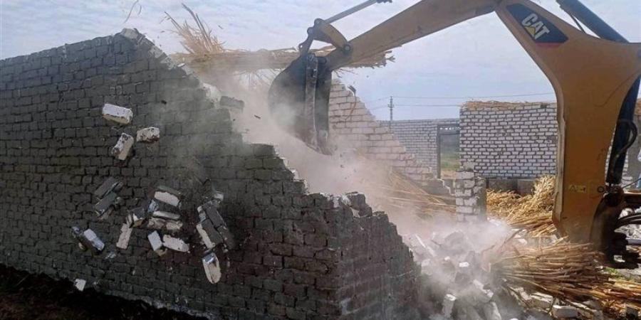 محافظ سوهاج: إزالة 203 حالات تعدي واسترداد أراضي الدولة والتصدي للبناء المخالف - المدينة برس