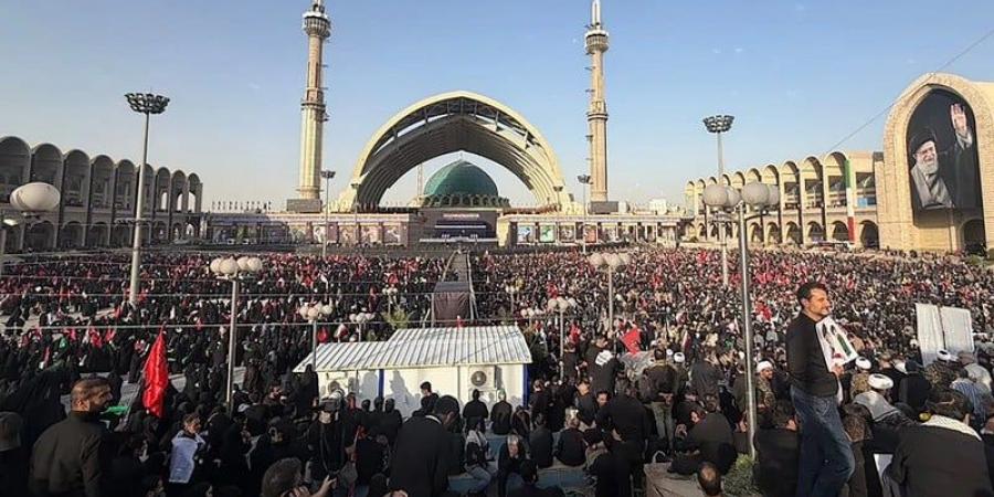 حشود إيرانية تودع علي خامنئي - بوابة المدينة برس