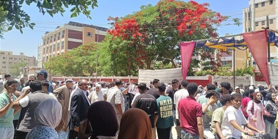 ارتياح عام وشكوى من القطعة، أبرز آراء طلاب الثانوية العامة بشأن امتحان الإنجليزي - المدينة برس