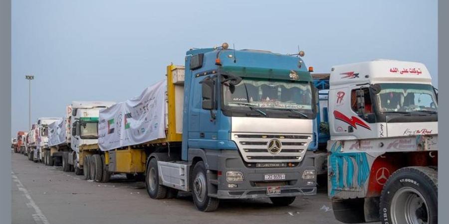 عبور 4 قوافل مساعدات إماراتية لقطاع غزة تحمل 416 طنًا من المواد الإغاثية - المدينة برس