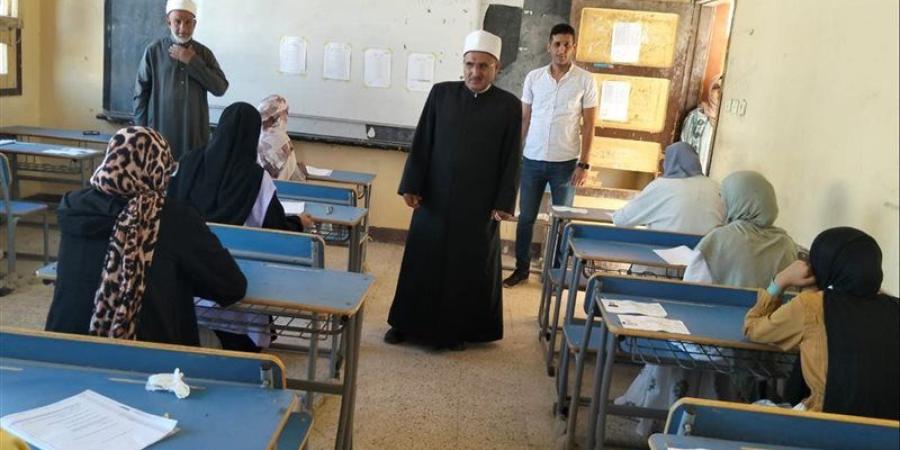 رئيس منطقة الإسماعيلية يتابع امتحانات القسم الأدبي بلجنة الأبطال شرق القناة - المدينة برس