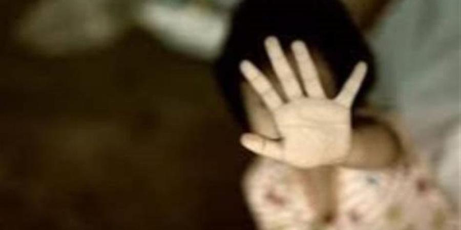أب يعذب ابنته انتقامًا من طليقته بعد زواجها من آخرفى الدقهلية - المدينة برس