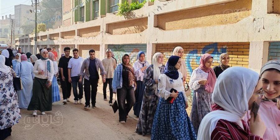 33 ألف طالب بأسيوط يؤدون اليوم امتحان اللغة الأجنبية الأولى بـ 73 لجنة - المدينة برس