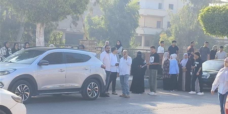 مراجعة نهائية لطلاب الثانوية العامة بالدقهلية أمام اللجان قبل بدء امتحان الإنجليزي (فيديو) - المدينة برس