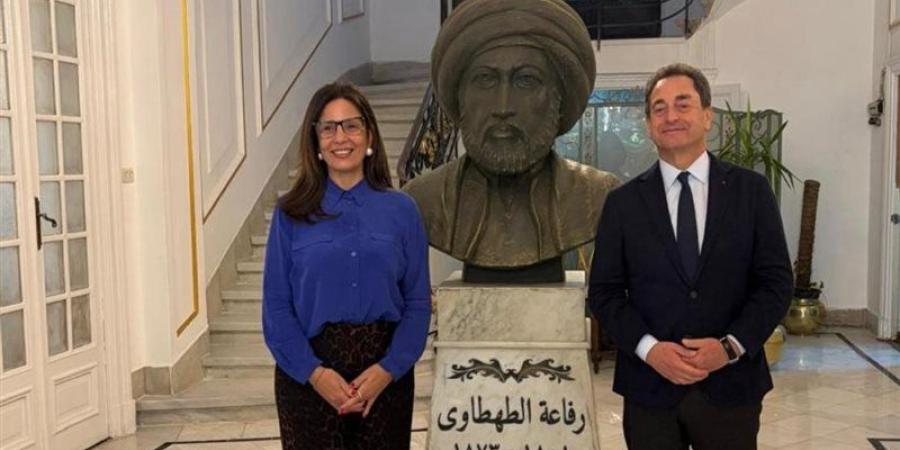 ​بعد جولة باريس، جيهان زكي تتابع مشروعات التعاون مع السفير الفرنسي بالقاهرة - المدينة برس