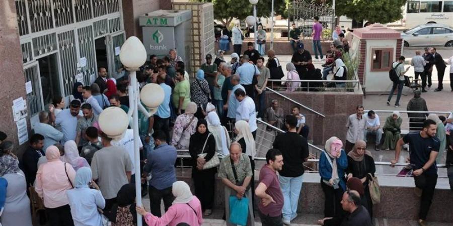 إقبال كبير على سحب كراسات شروط شقق الإسكان التعاوني (صور) - المدينة برس
