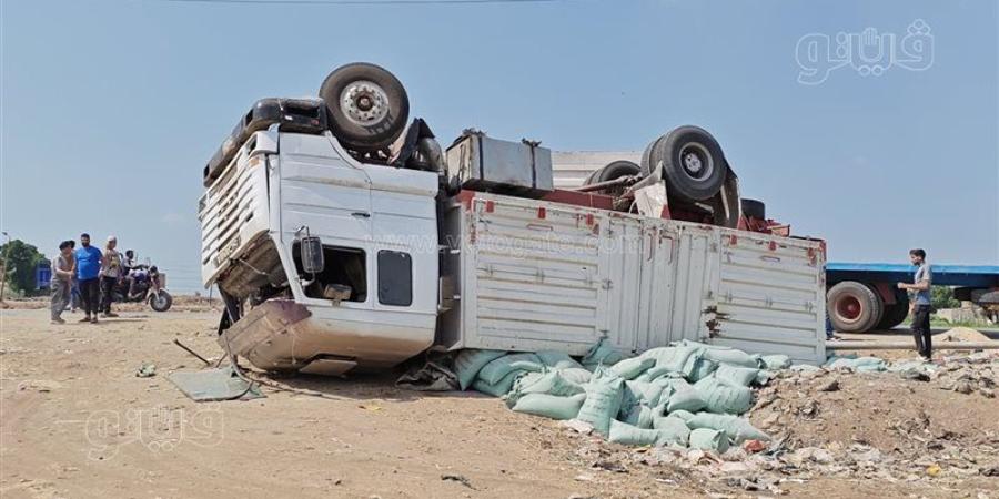إصابة شخصين في انقلاب سيارة محملة بالدقيق على طريق طنطا - السنطة بالغربية (فيديو) - المدينة برس
