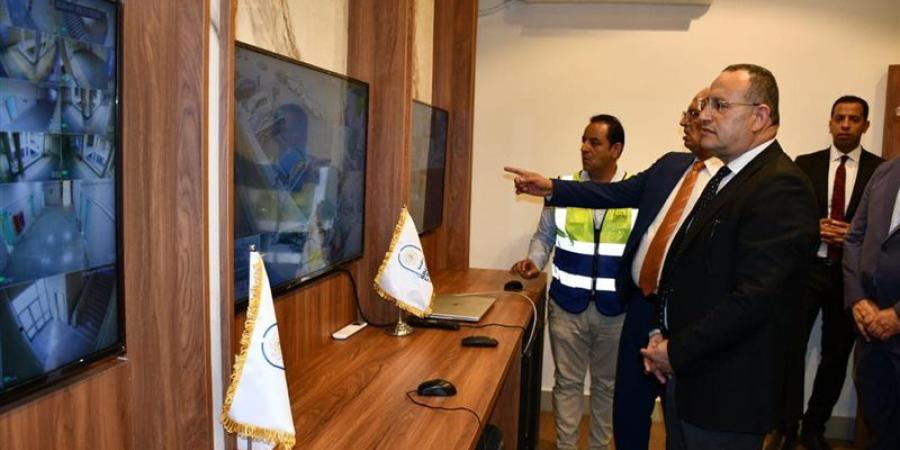 وزير التعليم العالي ورئيس جامعة العاصمة يفتتحان غرفة العمليات المركزية - المدينة برس