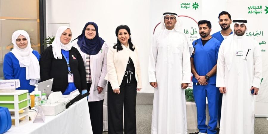 «التجاري» ينظم حملة للتبرع بالدم لموظفيه بالتعاون مع بنك الدم المركزي - بوابة المدينة برس
