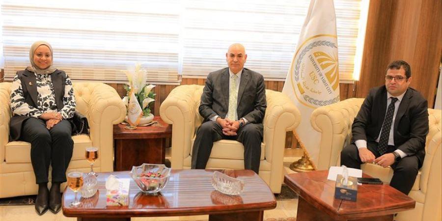 رئيس جامعة مدينة السادات يبحث مع معهد تكنولوجيا المعلومات الشراكة في التدريب الرقمي - المدينة برس