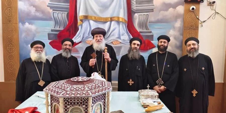 الأنبا فام يرسم شمامسة جدد للخدمة في إيبارشية شرق المنيا - المدينة برس