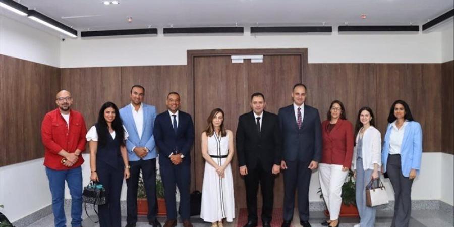 محافظ دمياط يستقبل وفد الأمم المتحدة للمستوطنات البشرية والتعاون الإسباني - المدينة برس