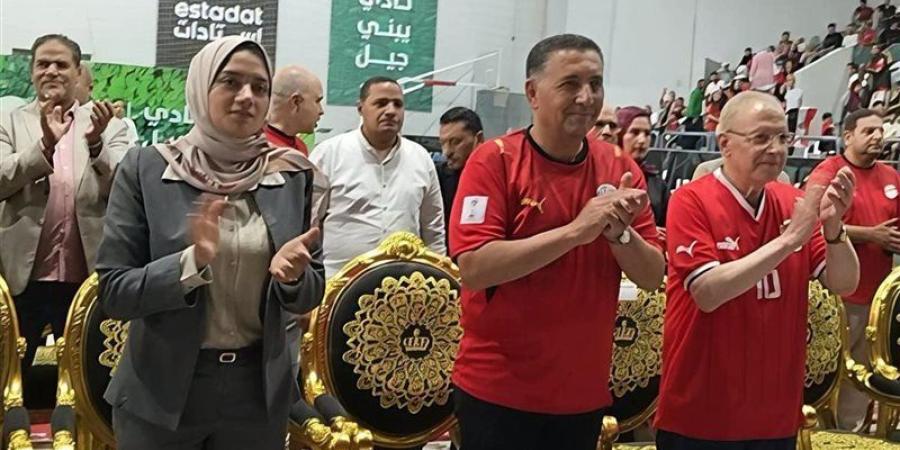 مرتديًا تيشيرت منتخب مصر.. محافظ القليوبية يحتفل بتصدي ركلة جزاء ميسي - المدينة برس