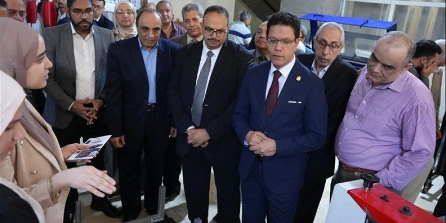 رئيس جامعة بنها ونقيب مهندسي مصر يكرمان الفائزين بمشروعات التخرج بكلية الهندسة بشبرا - المدينة برس