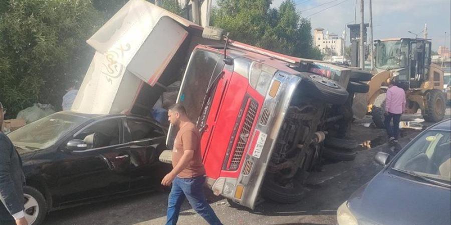 بعد تصادم على كوبري منية سندوب، إدارة المركبات بالدقهلية تتولى إعادة الحركة المرورية (صور) - المدينة برس
