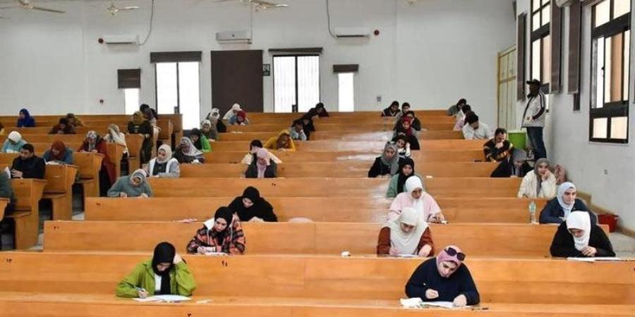 لجان أولاد الأكابر تشعل أزمة بالجامعات.. خبراء يطالبون بمراجعة نظام القبول بعد رسوب 65% من طلاب طب سوهاج.. ويحذرون من تداعيات خطيرة تهدد نزاهة الثانوية العامة وتفتح الجدل - المدينة برس