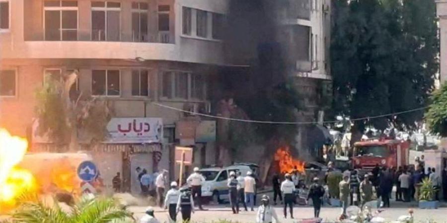 الداخلية السورية: القنبلتان بدائيتان وانفجرتا خارج النطاق الأمني لمقر إقامة ماكرون ولم يشكلا تهديدا مباشرا - المدينة برس