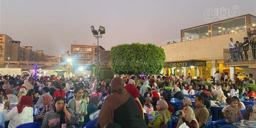 نادي أسوان يمتلئ بالجماهير لمشاهدة مباراة مصر والأرجنتين بكأس العالم (صور) - المدينة برس