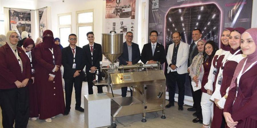 رئيس جامعة بنها يشهد مناقشة مشروعات تخرج التصميم الصناعي لطلاب كلية الفنون التطبيقية - المدينة برس