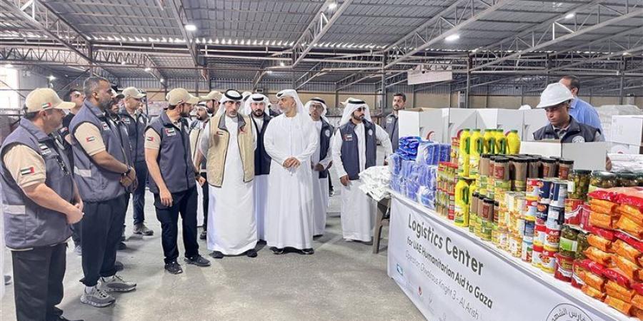 الأمين العام للهلال الأحمر الإماراتي يتفقد المركز اللوجستي بالعريش لمتابعة تجهيز المساعدات الإنسانية لغزة - المدينة برس