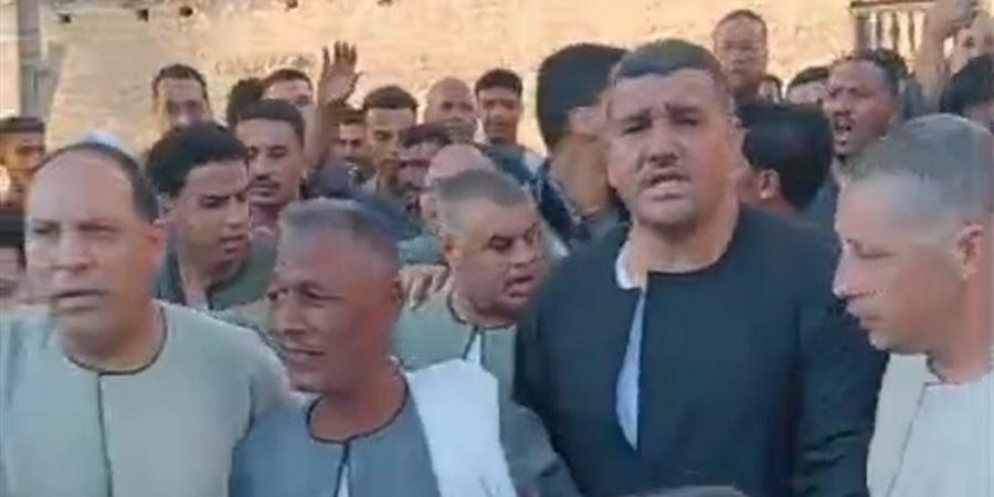 إنهاء خصومة ثأرية بين أبناء عمومة بقرية الكرنك في قنا (فيديو وصور) - المدينة برس