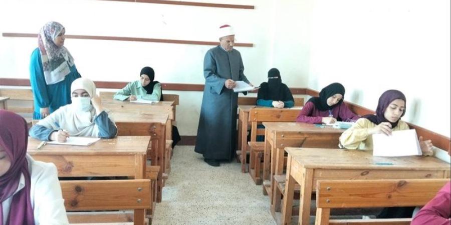 ختام العلمي، رئيس الإسماعيلية الأزهرية يتابع امتحان الأدب والنصوص بلجنة فتيات القنطرة شرق - المدينة برس
