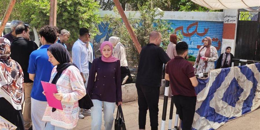 بعبع الفيزياء طلع "كيوت"، فرحة بين طلاب الثانوية العامة بالغربية بعد الامتحان (فيديو) - المدينة برس