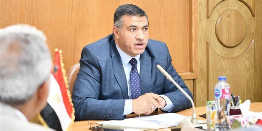 لتطوير الحرف التراثية والنباتات الطبية، محافظ قنا يترأس اجتماعا لبحث آليات التنمية المستدامة - المدينة برس