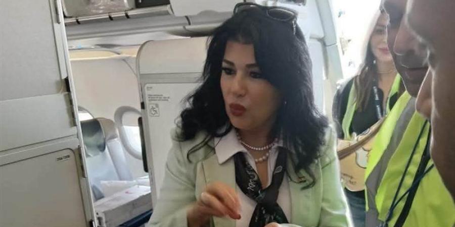 رئيس مصر للطيران للخدمات تتابع عملية تحضير الوجبات للمسافرين - المدينة برس