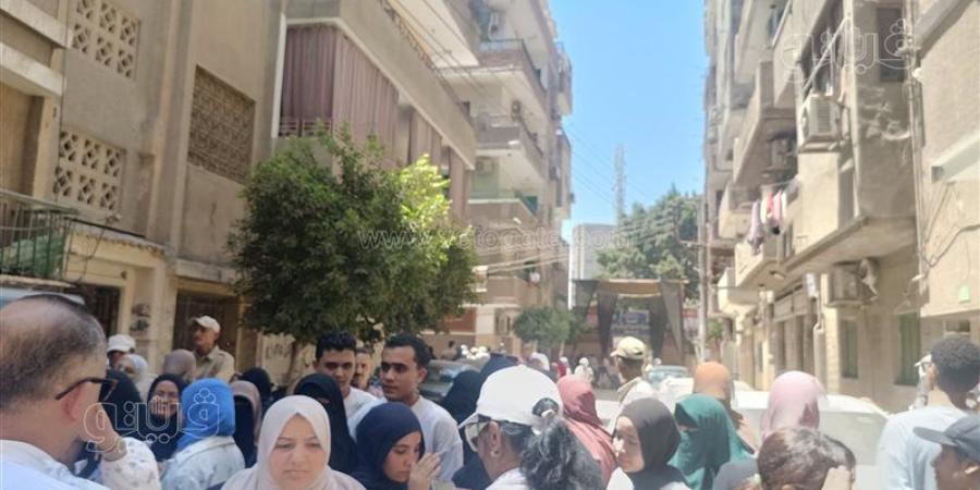 طلاب الثانوية العامة بالشرقية: "الفيزياء عوضتنا عن الكيمياء والتاريخ سهل" (فيديو وصور) - المدينة برس