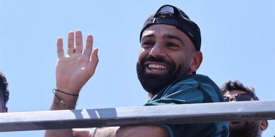كيف استقبلت الجماهير محمد صلاح عقب وصوله إلي أحد فنادق العلمين؟ (فيديو) - المدينة برس