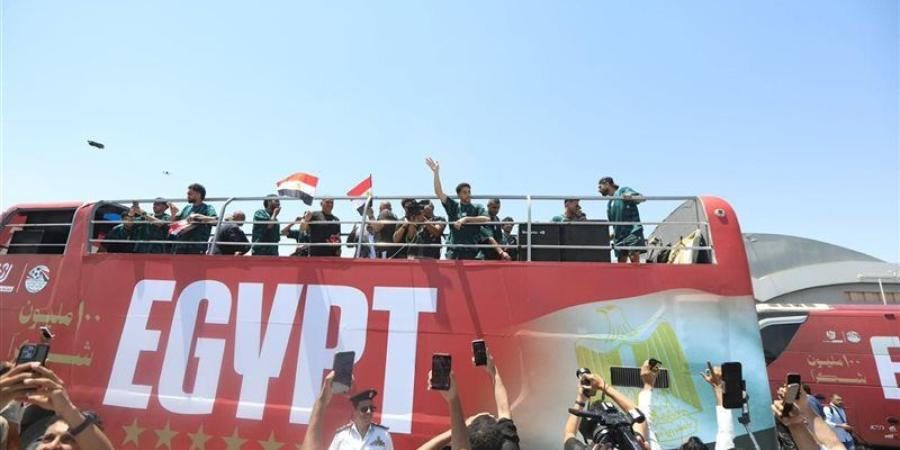 شاهد، استقبال الجماهير لمنتخب مصر لحظة وصوله إلى فندق إقامته بالعلمين (فيديو) - المدينة برس