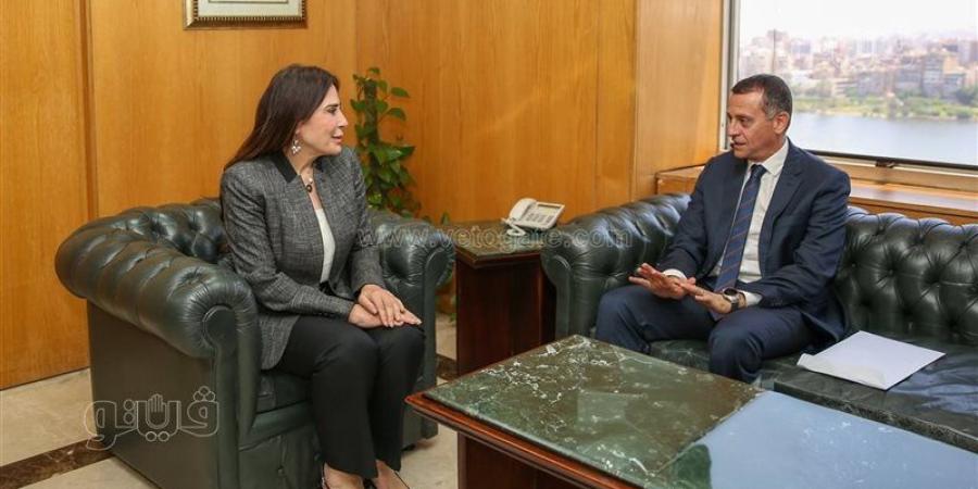 وزيرة الإسكان ومحافظ أسوان يبحثان موقف منظومة مياه الشرب والصرف الصحي بالمحافظة - المدينة برس