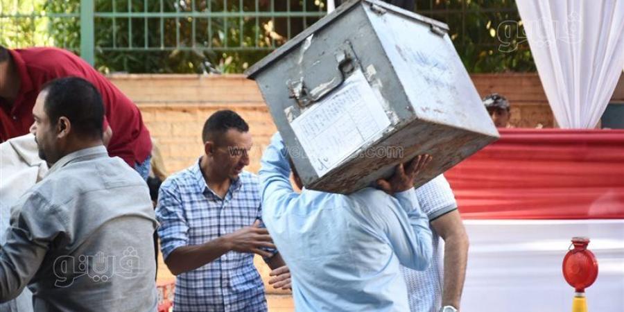 وصول صناديق أسئلة امتحان الرياضيات البحتة إلى لجنة جمال عبد الناصر بالجيزة - المدينة برس