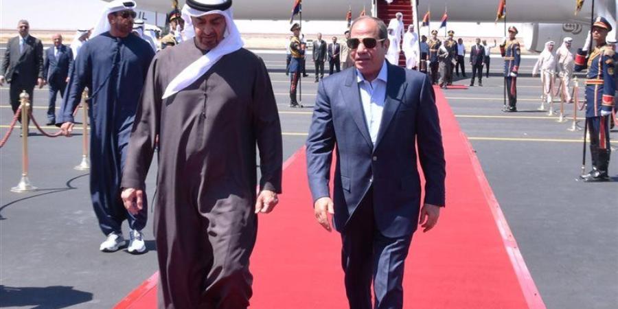 السيسي يستقبل رئيس الإمارات بالعلمين (فيديو وصور) - المدينة برس