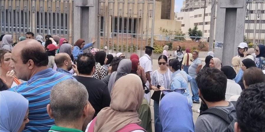 الأسئلة طويلة وغير متوقعة، طلاب الثانوية العامة بالإسكندرية يشتكون من امتحان الرياضيات البحتة (فيديو) - المدينة برس